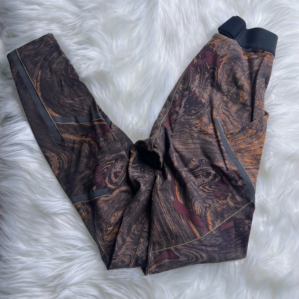 Lululemon Eskar Tight Reflective Lava Print Nomad Multi Size 2